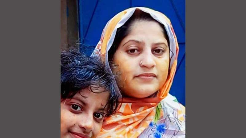 মেয়েকে বাঁচাতে গিয়ে প্রাণ হারান রজনী খাতুন