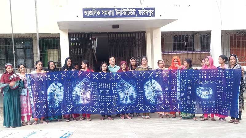 দারিদ্র্য আর বঞ্চনা দিয়েই শুরু হয় লিপি খানমের আত্মনির্ভরশীলতার যাত্রা