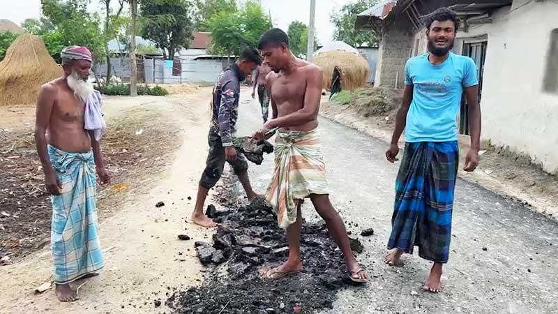 দিনাজপুরে নির্মাণের চারদিনেই উঠে যাচ্ছে সড়কের কার্পেটিং