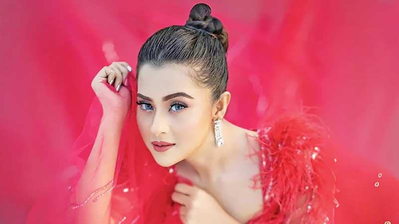 মুক্তির অপেক্ষায় বুবলীর দুই সিনেমা
