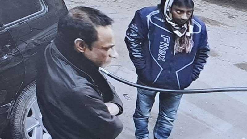 টাকা চাওয়ায় ফিলিং স্টেশনের কর্মীকে গাড়িচাপা দিয়ে হত্যার অভিযোগ