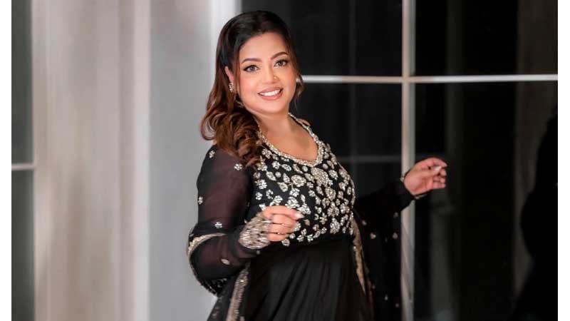 নাটকের গানেও কণা