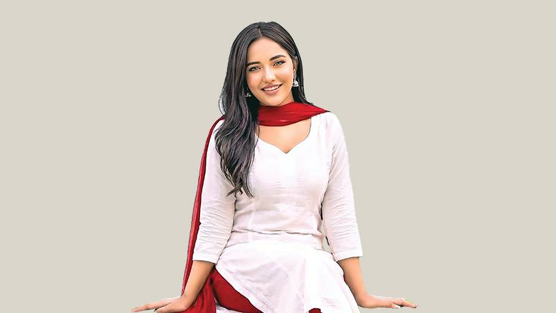 দুই সিরিজে ভিন্ন চরিত্রে সামিরা খান মাহি