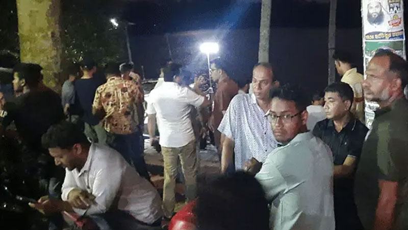 খান জাহান আলী মাজারে দিঘির কুমির টেনে নিয়ে গেল শিশুকে