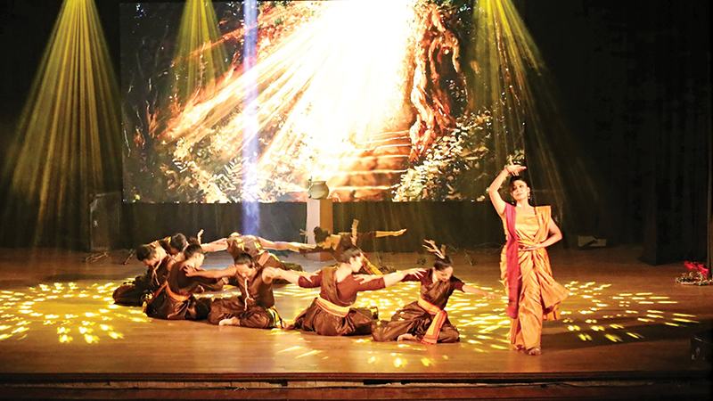 ছায়ানটে রবীন্দ্রনাথের ‘ধরা তরু কাব্য’