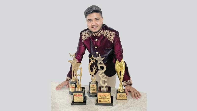 সংগীত আজমানকে পৌঁছে দিয়েছে ঢাকা থেকে মিশিগান
