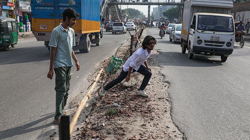 জুলাই আন্দোলনে ক্ষতিগ্রস্ত ডিভাইডার ও নিরাপত্তাবেষ্টনী সংস্কার হয়নি এখনো
