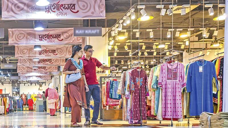পূজার পোশাকে বাহারি সংগ্রহ