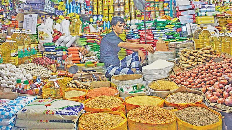 হিলিতে জিরা-এলাচের দাম নিম্নমুখী ভোমরায় শুকনা হলুদ ঊর্ধ্বমুখী