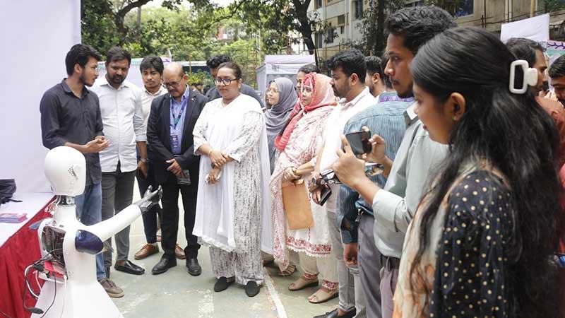 স্টামফোর্ড বিশ্ববিদ্যালয়ে রোবট প্রজেক্ট শোকেসিং প্রদর্শনী