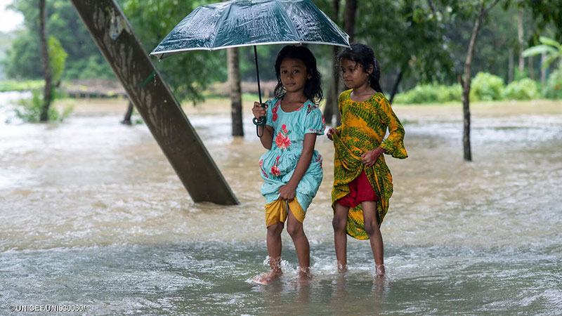 তীব্র জলবায়ু ঝুঁকিতে বাংলাদেশের শিশুরা
