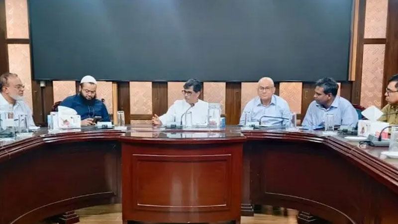 চট্টগ্রামে বন্যায় ক্ষতিগ্রস্ত কৃষকদের ঘুরে দাঁড়াতে বিভিন্ন সহায়তা দেয়া হচ্ছে