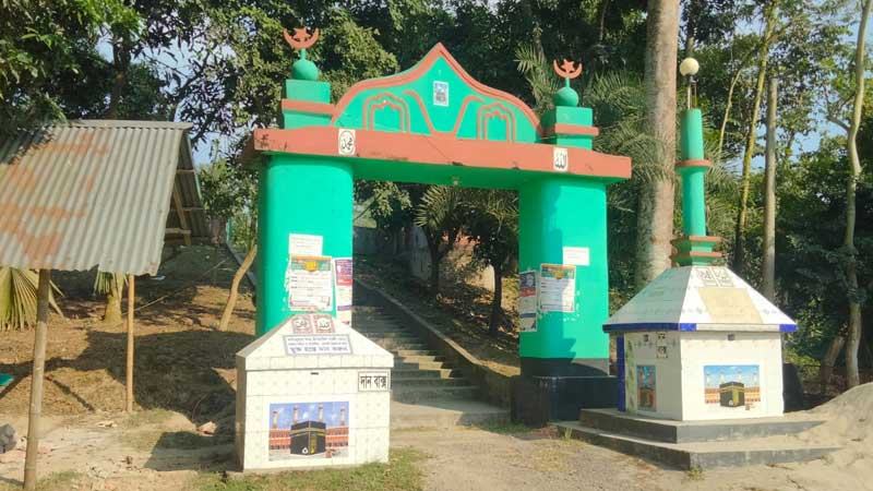 দরগায় আসা অনেক দর্শনার্থী জানেন না ইসমাঈল গাজীর (রহ.) পরিচয়
