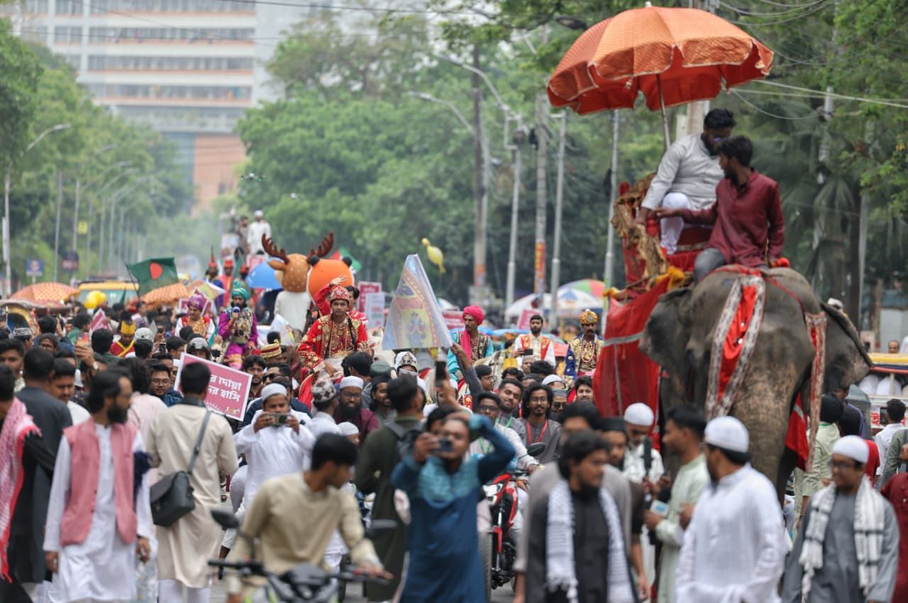 ছবিতে বর্ণাঢ্য ঈদ আনন্দ মিছিল