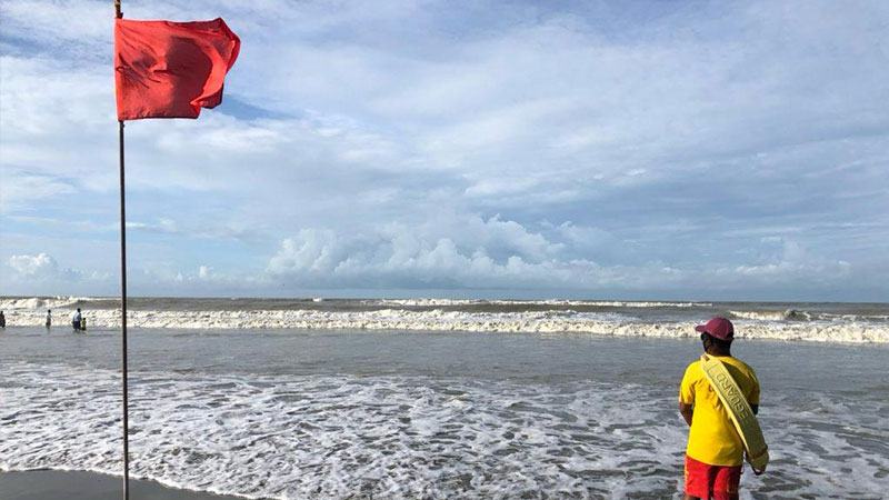 তহবিল ও পর্যাপ্ত লাইফগার্ড কর্মীর অভাবে সৈকতে পর্যটকদের নিরাপত্তা নিশ্চিত করা যাচ্ছে না