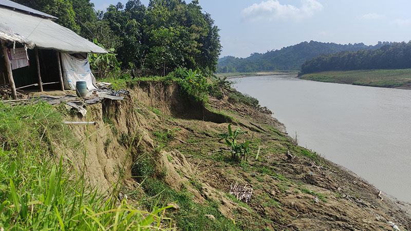 নদীপারের বাসিন্দাদের আর্থসামাজিক বিপর্যয়