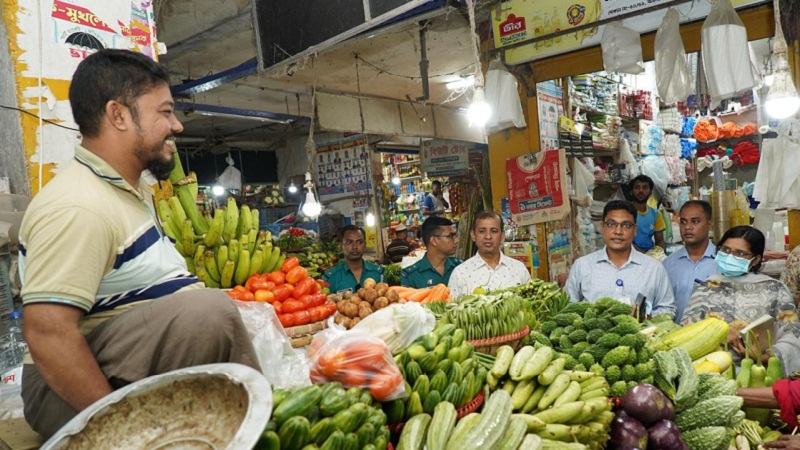 ঢাকার দুই বাজারে বাণিজ্য মন্ত্রণালয়ের অভিযান, ২৯ হাজার টাকা জরিমানা