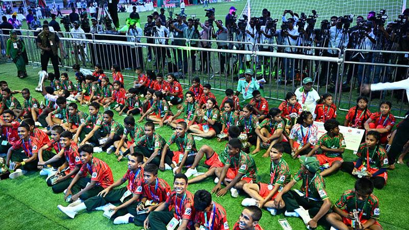 প্রাথমিক বিদ্যালয় গোল্ডকাপ: ২২ লাখ শিক্ষার্থীর ফুটবল উৎসব