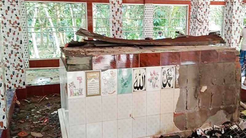 কুমিল্লায় মাজারে হামলার ঘটনায় পুলিশের মামলা
