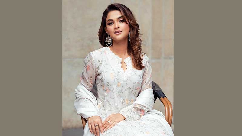 ভালোবাসা দিবসে নতুন গল্পে সাদিয়া আয়মান