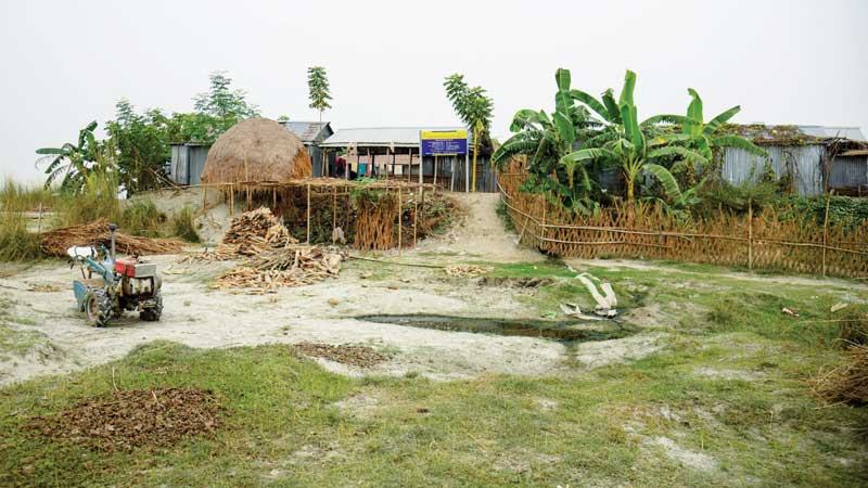 বন্যায় সুরক্ষা পেতে গাইবান্ধার চরে গড়ে উঠেছে ক্লাস্টার ভিলেজ