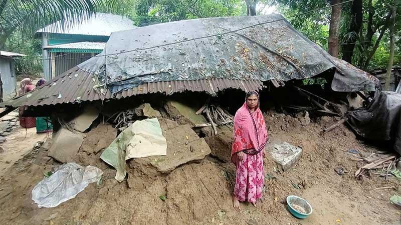 বন্যায় বাস্তুহারা হালুয়াঘাটের শতাধিক পরিবার, মেলেনি সরকারি সহায়তা