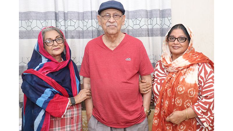 প্রথমবার এক নাটকে তিন কিংবদন্তি