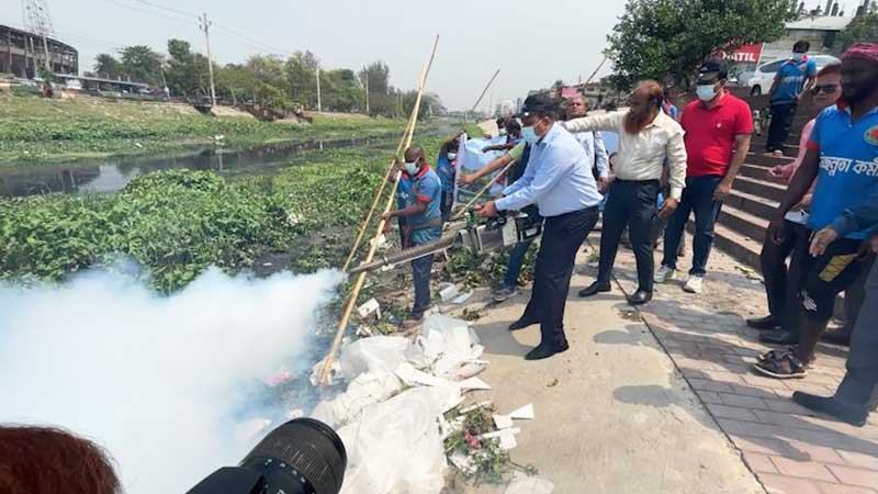 ডেঙ্গু প্রতিরোধে গোপালগঞ্জে মশক নিধন কার্যক্রম