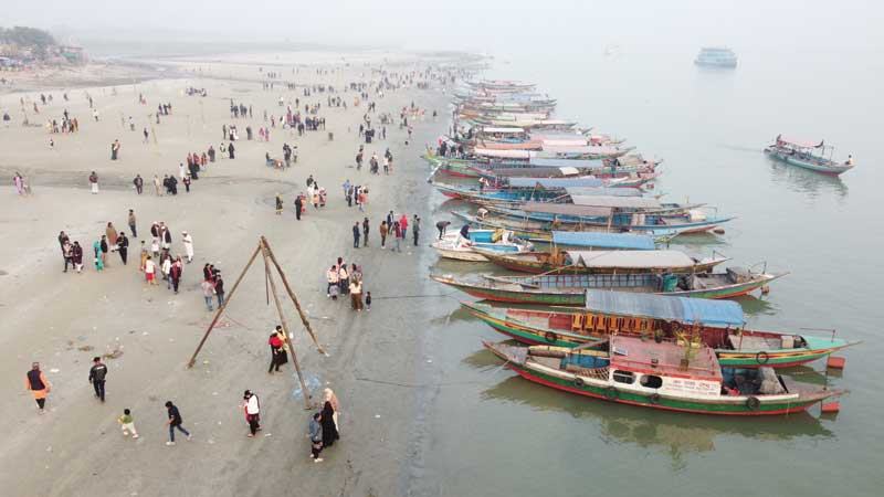 পদ্মাপারে পর্যটন সম্ভাবনা থাকলেও অব্যবস্থাপনার অভিযোগ পর্যটকদের