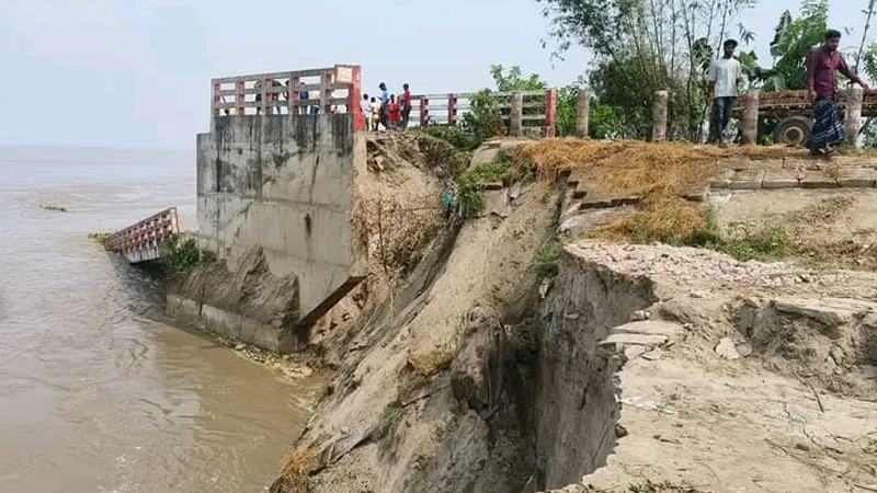 পদ্মার ভাঙনে আশ্রয়হীন দুই জেলার ৬ শতাধিক পরিবার