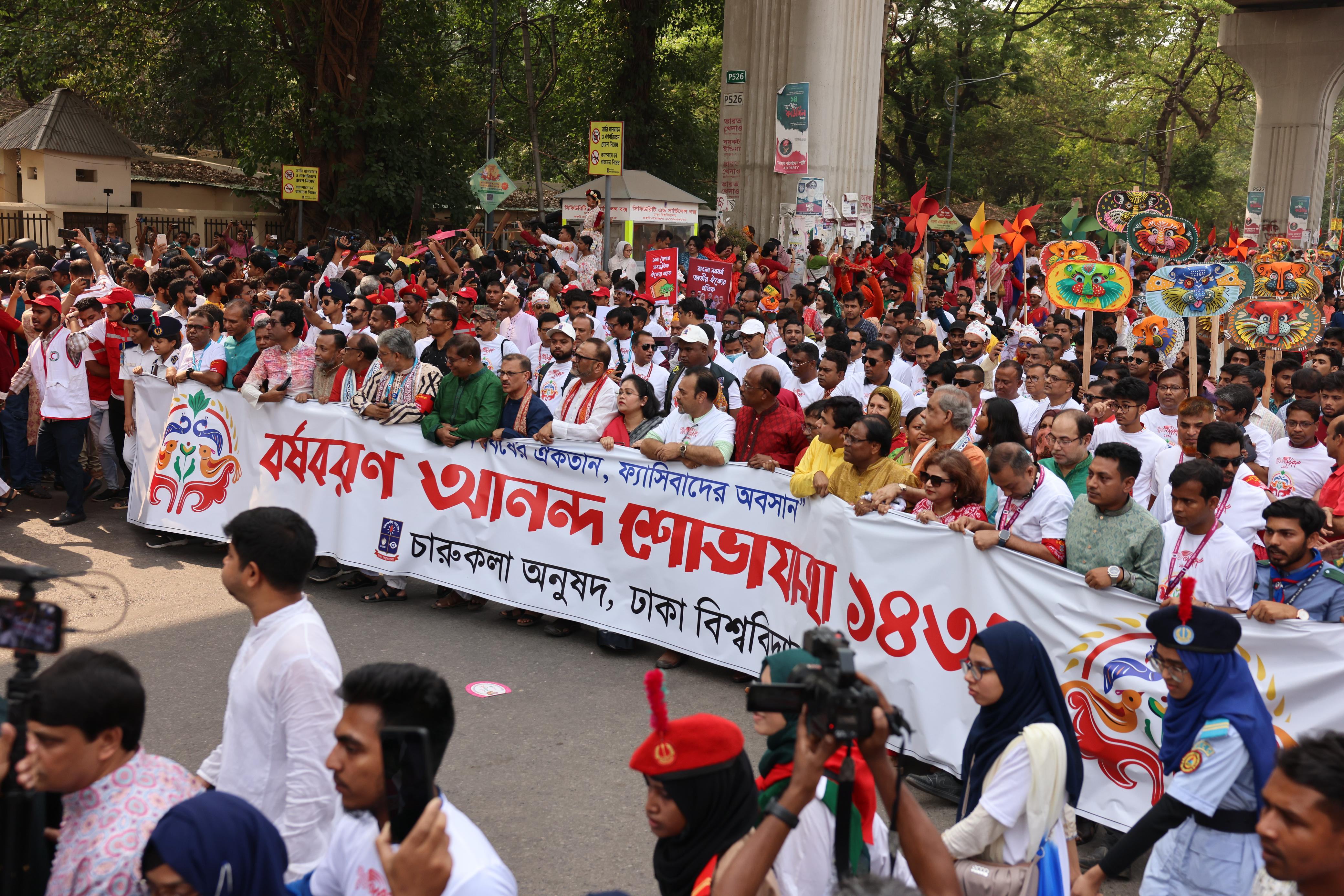 ছবির ফ্রেমে আনন্দ ‘শোভাযাত্রা'