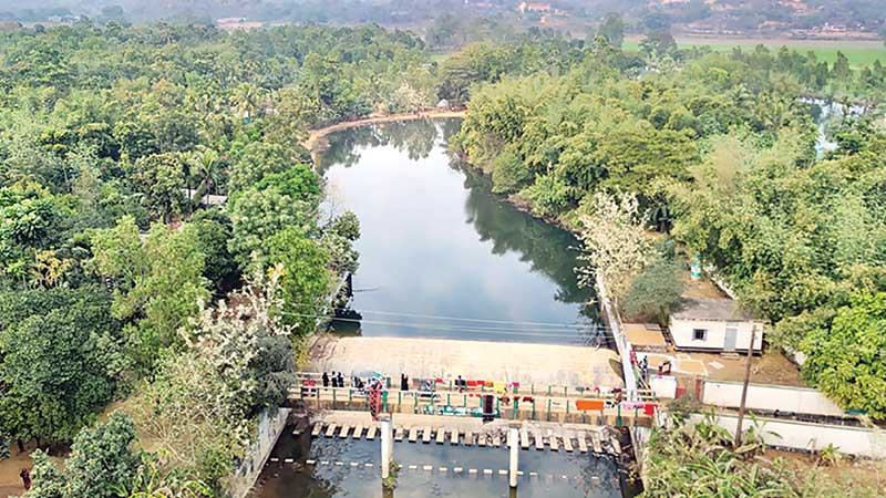 হালুয়াঘাট-ধোবাউড়ায় ফসল ফলছে অনাবাদি জমিতে