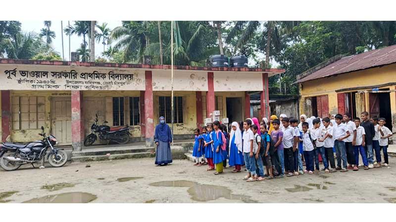 মানসম্পন্ন প্রাথমিক শিক্ষায় পিছিয়ে পড়ছে শিক্ষার্থীরা