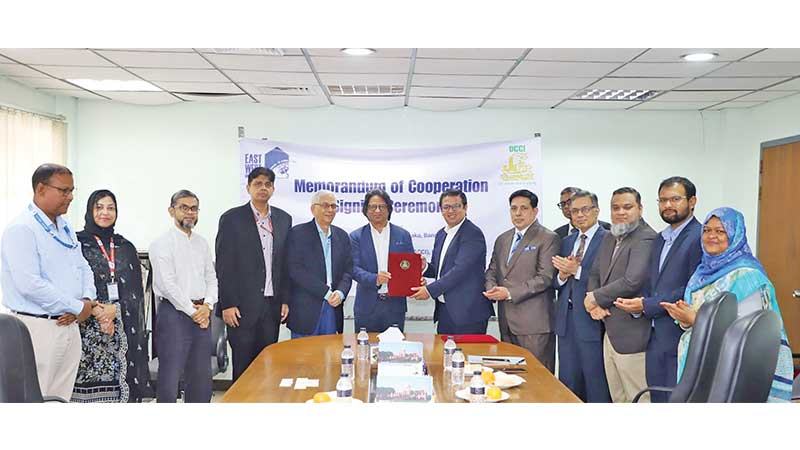 ইস্ট ওয়েস্ট ইউনিভার্সিটি ও ডিসিসিআইয়ের মধ্যে পেশাদার কোর্স চালুর চুক্তি স্বাক্ষর