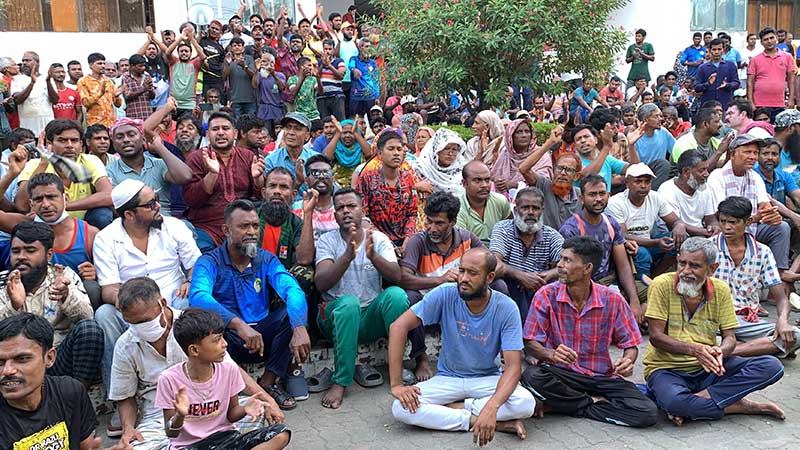 সাত দফা দাবিতে রাসিক কর্মচারীদের কর্মবিরতি
