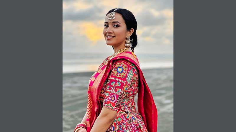 আইশা খানের ‘ইশারা’ আসছে ১৩ নভেম্বর