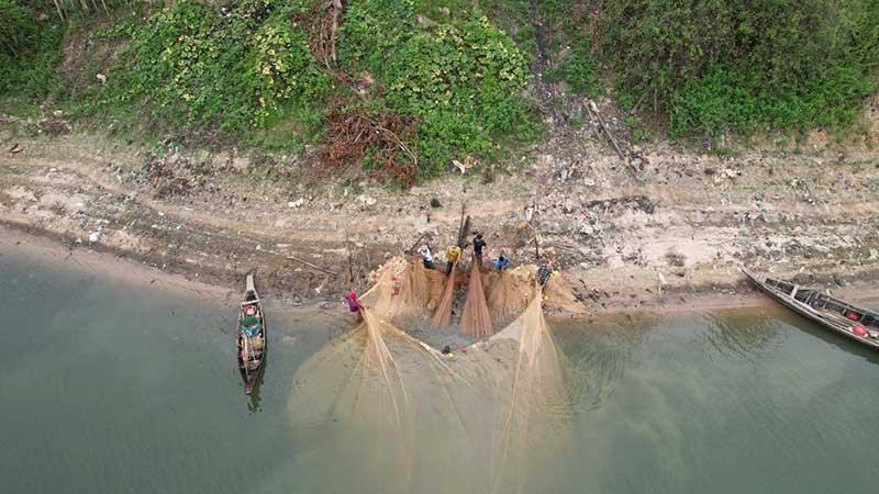 মধ্যরাত থেকে কাপ্তাই হ্রদে মাছ শিকার বন্ধ