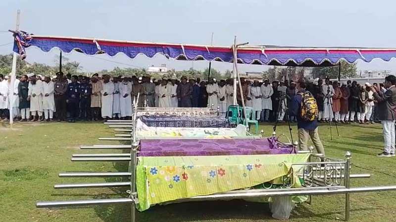 পাশাপাশি দাফন করা হলো একই পরিবারের ৯ জনকে