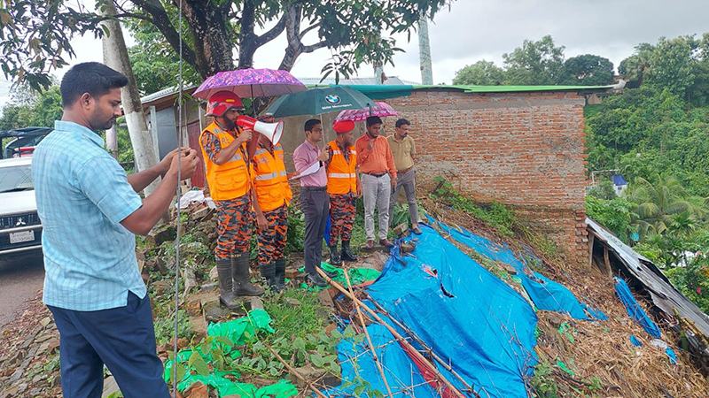 রাঙ্গামাটিতে পাহাড় ধসের আশঙ্কা, প্রশাসনের মাইকিং