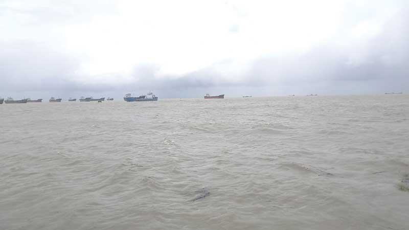 সাগরে দুই সপ্তাহ ধরে নিখোঁজ ভোলার ১৪ জেলে