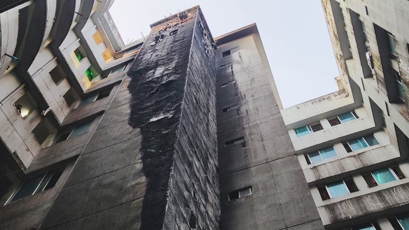 লিফট ত্রুটিপূর্ণ, ৫ সিঁড়ির চারটিই ছিল তালাবদ্ধ