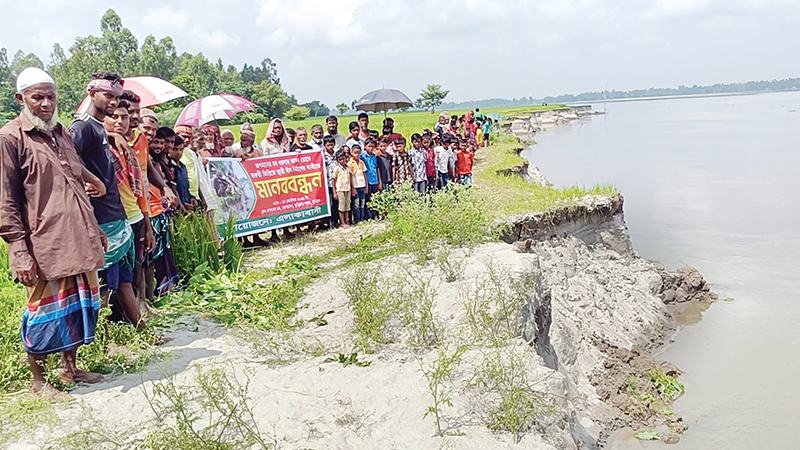 ধরলা নদীর ভাঙন প্রতিরোধে স্থায়ী বাঁধের দাবি