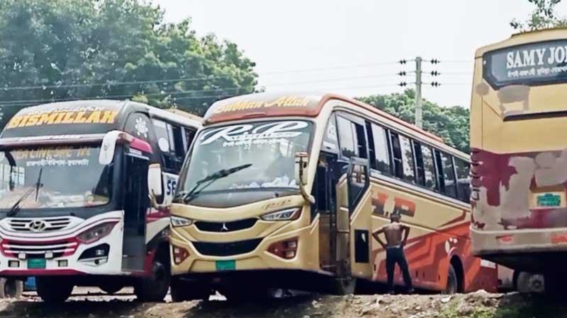 চাঁপাইনবাববগঞ্জ থেকে তিন রুটে বাস চলাচল বন্ধ