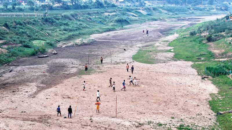১৩৪ কোটি টাকা ব্যয় হলেও পানিশূন্য খরস্রোতা কংস নদ