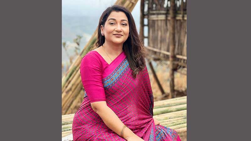 অভিনয়ের ব্যস্ততায় দিন কাটছে দীপার