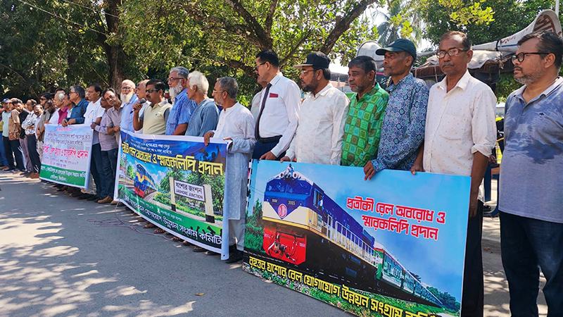 প্রভাতী ট্রেন চালুর দাবিতে আন্দোলন