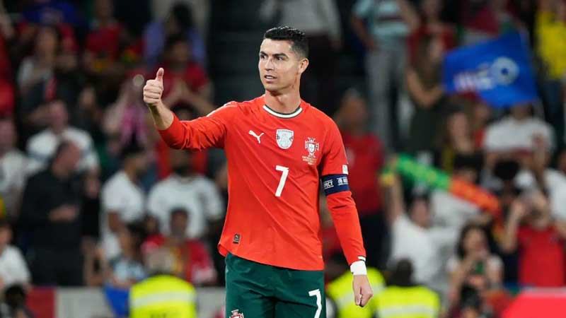 ২৮ কোটি ডলার আয় করে শীর্ষে রোনালদো
