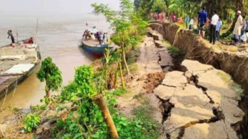 কুষ্টিয়ায় পদ্মার পানি কমার সঙ্গে বাড়ছে ভাঙনের তীব্রতা