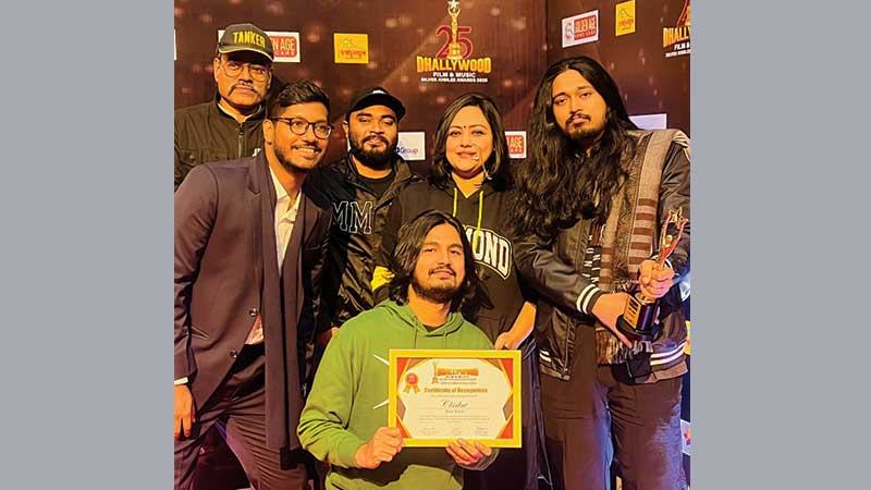 গান আর সম্মাননায় চিরকুটের দুই যুগ