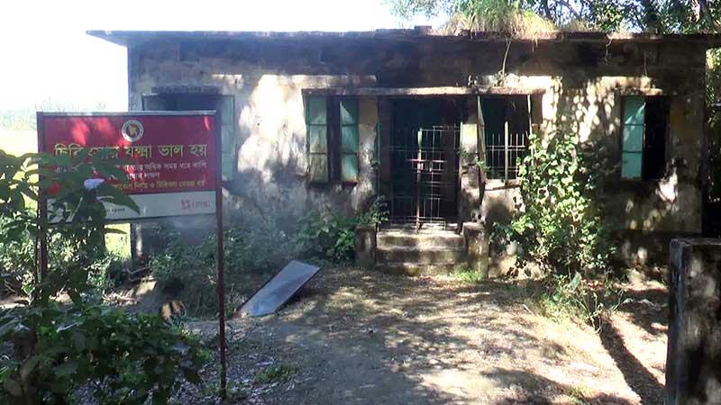 হাতিয়ার ৪১ কমিউনিটি ক্লিনিকই পরিত্যক্ত, বারান্দা কিংবা দোকানে বসে চলে স্বাস্থ্যসেবা